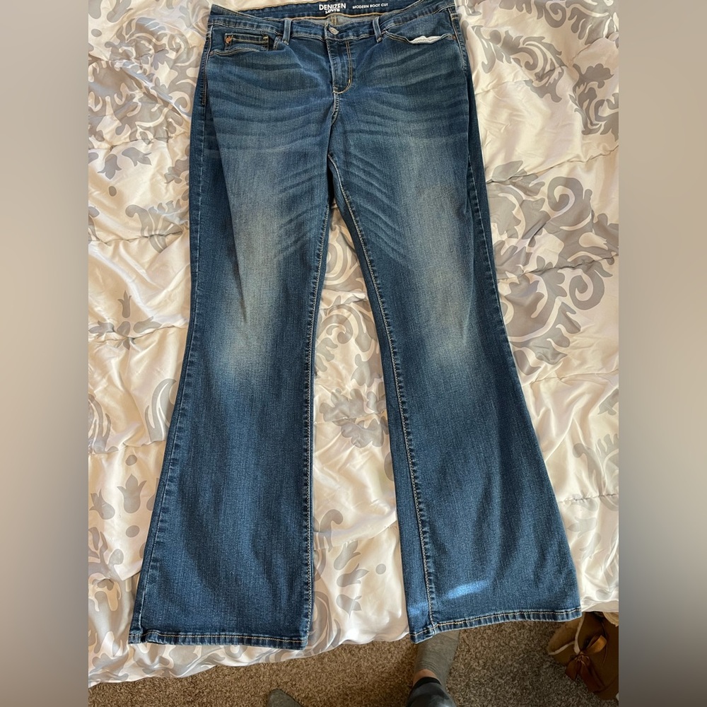 Levi bootcut jeans